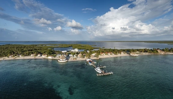 Blackbird Caye Resort